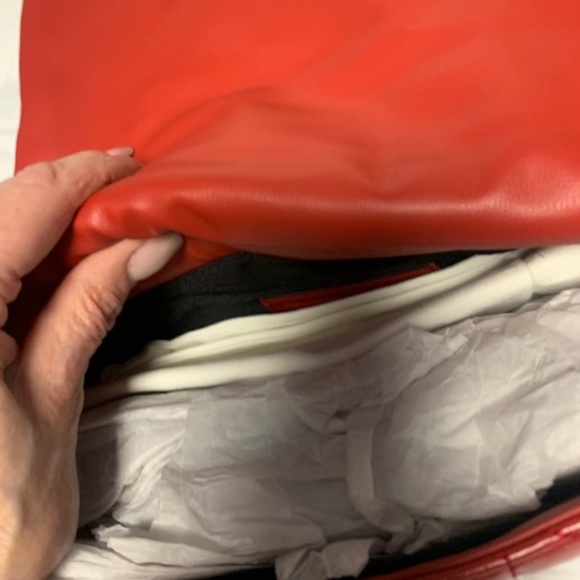 Red leather bag - Picture 3 of 5